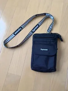 supreme ユーティリティポーチ&ランヤード - メルカリ
