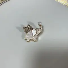 小像モチーフのパール付きブローチ/新品未使用品　BOX入り