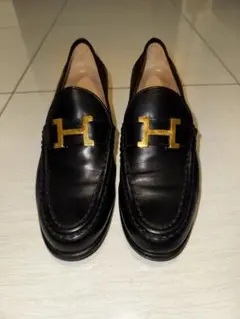 HERMES エルメス ブラック ローファー ゴールド Hロゴのサムネイル