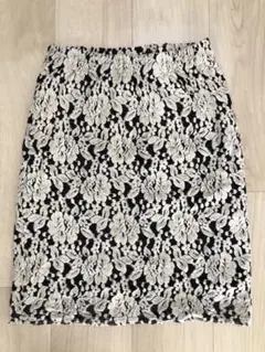 nano universe黒と白の花柄レース風タイトスカート