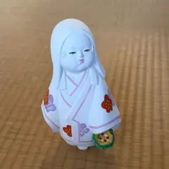花柄着物の日本人形