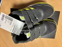 【新品タグ付】　adidas スニーカー　21センチ