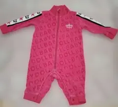 ピンクのベビー服（ジッパー付き）