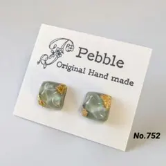 No.752　レジンピアス　ハンドメイド　ぷっくり　水面　モスグリーン　金箔
