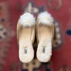 UGG ファーサンダル ベージュ6 - メルカリ