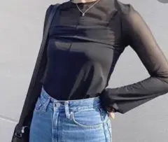 UNIQLO シアークルーネックTシャツのサムネイル