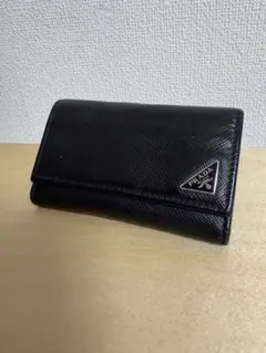 プラダ　6連　キーケース　トライアングルロゴ　サフィアーノレザー　黒　ブラックのサムネイル