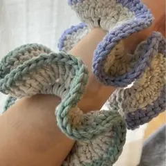 シュシュ２個セット　ハンドメイド編み物　かぎ編み　韓国　ヘアアクセサリー