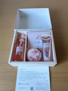 新品未使用 HOUSE OF ROSE La Rose バス＆ボディケアセットのサムネイル