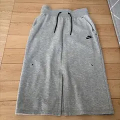 Nike グレー タイトスカート スリット付きのサムネイル