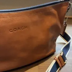 COACH ヘリテージ レザー ショルダーバッグ　ハーフムーン　キャメル