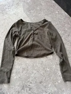 GU オリーブ色 長袖Tシャツクロップド丈 S