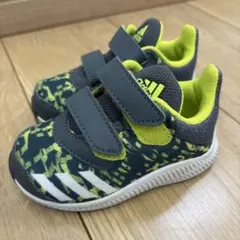 adidas スニーカー