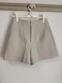 ZARA クリーム色 ショートパンツ XS