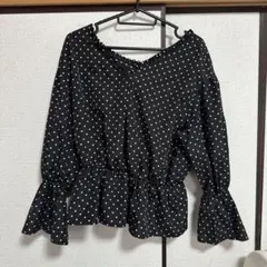 黒ドット柄フレア袖シャツ
