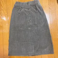 グレー ボタン付き タイトスカート