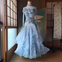 水色オフショルダーダンスドレス