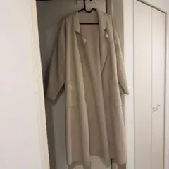 ベージュ ロングコート 前面ポケット付き