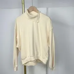 クリーム色 ハイネック 長袖カットソー