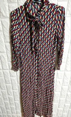 ZARA　ザラ　マルチカラーの総柄　ロングシャツワンピース　S　㉟