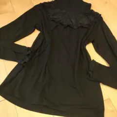 アクシーズ　フリル付き黒長袖トップス