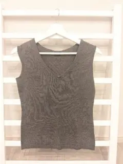 ★セール★COMME CA ISM グレー Vネック ニットベスト M