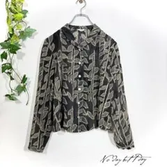 ジュディ 長袖ブラウス(M相当)ボタニカル柄 総柄 リーフ シック シェルボタンのサムネイル
