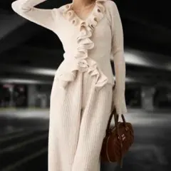 フリル美ラインニット パンツセットアップ アイボリー