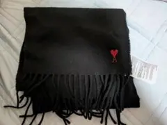 ami paris ブラックフリンジマフラー ハート刺繍