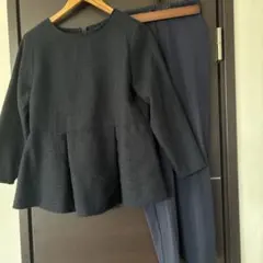 ネイビーペプラムトップスとネイビーパンツセット