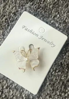 【新品】蝶々 ブローチ パール付き ゴールド×ホワイト バタフライ