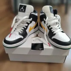 GW特価 美品 Nike Air Jordan 1 MIDスニーカー
