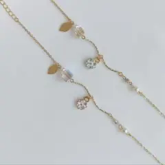 *お花チャームとガラスビーズのブレスレット（グリーン）＊ハンドメイド