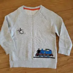 UNIQLO　機関車トーマス　ヘリコプターと列車刺繍のトレーナー