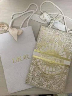 DIOR ディオール　ギフトプレゼント紙袋　リボン付き