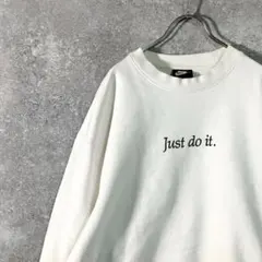 NIKE　スウェット　ホワイト　クルーネック　トレーナー　ロゴ刺繍　ストリート