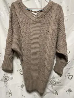 ベージュ Vネック ケーブル編み ニットワンピース M