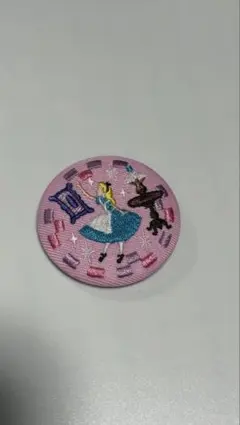 【新品未使用】ディズニー刺繍缶バッジ アリス