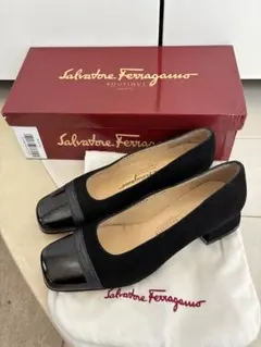 Salvatore Ferragamo ブラックパンプス　訳アリ21.5cm