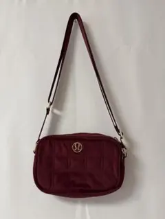 lululemon キルティング ショルダーバッグ ボルドーのサムネイル