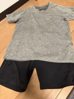 サッカー　２点セット　プーマUNIQLO ドライTシャツ&ショートパンツ セットのサムネイル