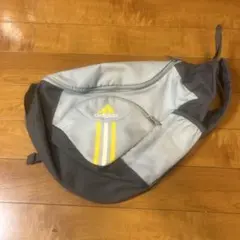 adidas スリングバッグ グレー/イエロー