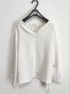 ★新品タグ付き。ナチュラルビューティーベーシック　ブラウス