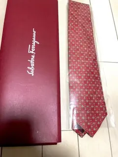 新品未使用 FERRAGAMO フェラガモ ネクタイ ピンク シルク 箱、リボン