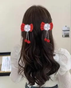 赤いリボンヘアピン ビジュー付き