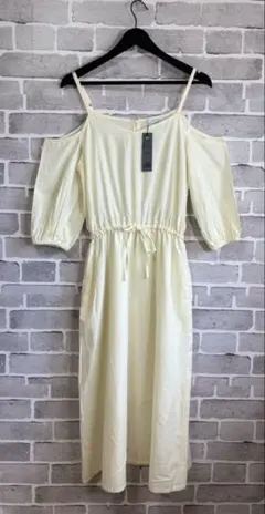 【新品タグ付き】JEANASIS ジーナシス　オフショルダーワンピース　Fサイズ