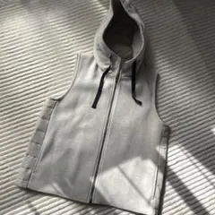 グレージュ　 異素材フード付き ベスト
