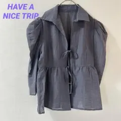 ハヴァナイストリップ　【新品　タグ付き】ダークグレー　フロントリボン　シャツのサムネイル