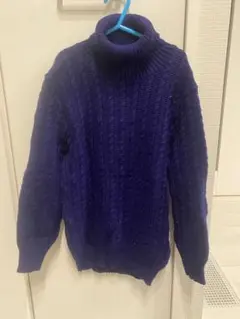 濃い紫 タートルネック ニットセーター