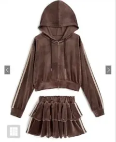 サイドラインダブルジップパーカー×ティアードミニスカートベロアセットアップ